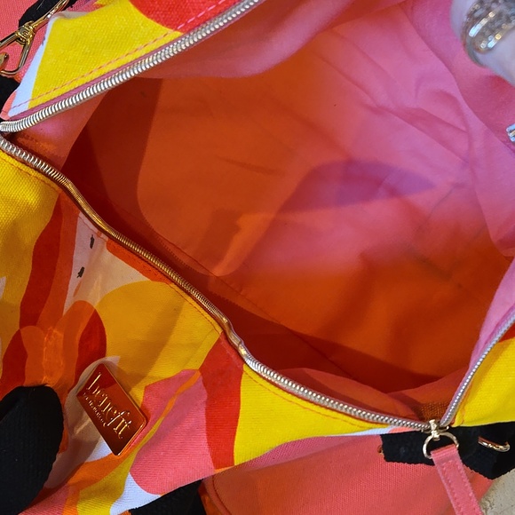 Benefit San Francisco Vibrant Travel/Duffle/Weekender Bag - Picture 7 of 7
